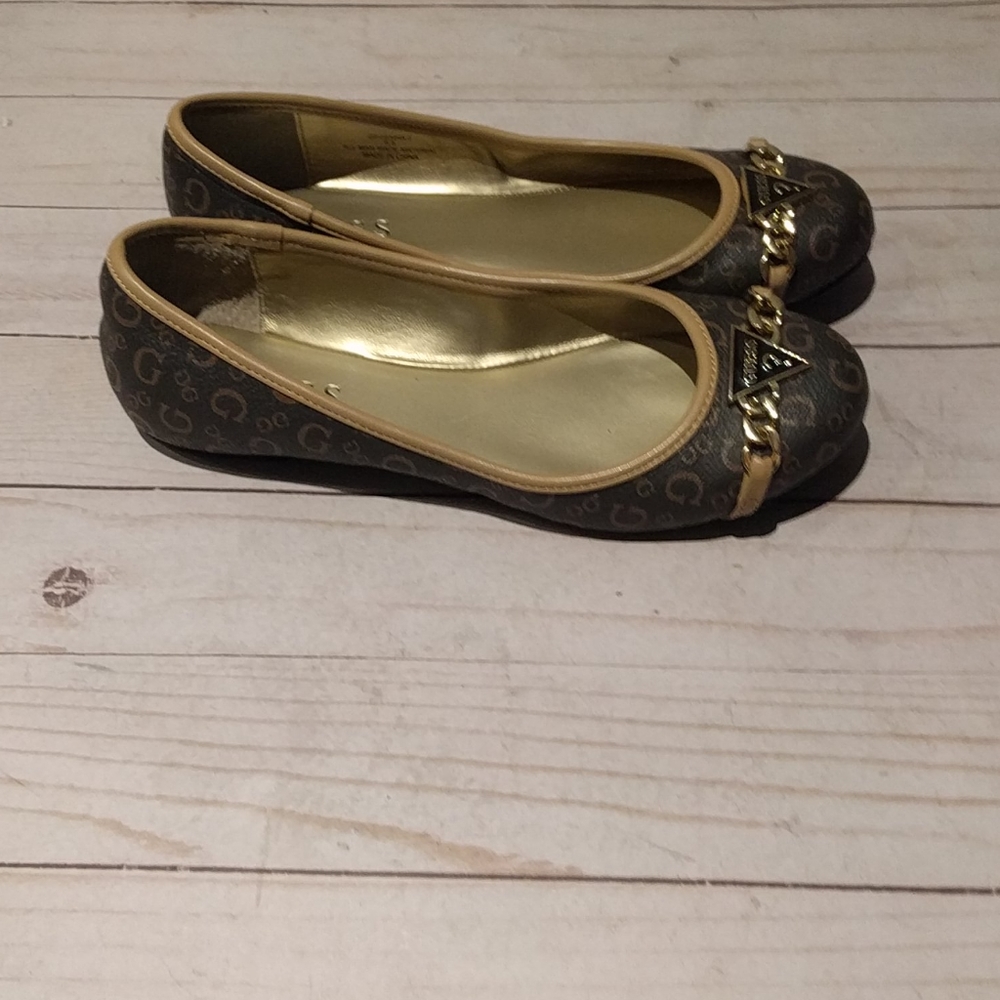 Beautiful 🌹 flats by Guess 🌸🍀